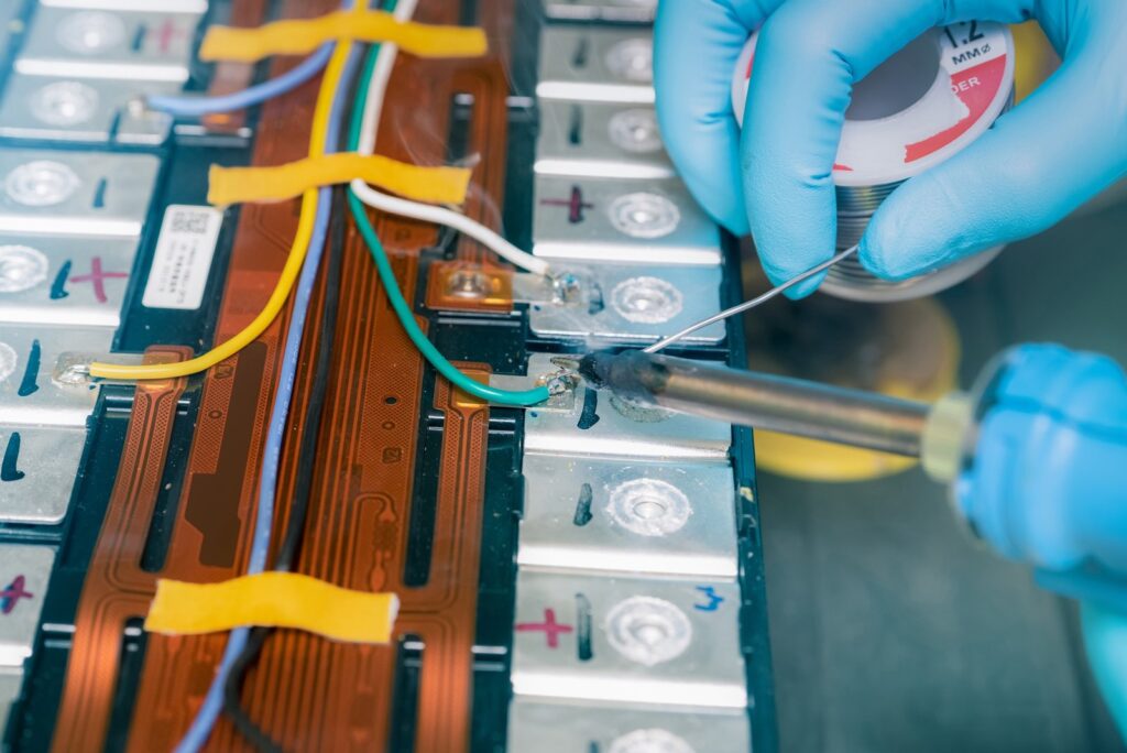 Explore industry trends in EV battery weight, including lightweight design, high-energy-density batteries, and modular battery solutions, driving innovation and efficiency in electric vehicles.