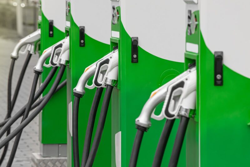 This article comprehensively analyzes the technical characteristics, market trends, cost - effectiveness, and installation requirements of the Level 3 charging pile (DC fast charging). The purpose is to help global traders and users better understand this high - efficiency charging solution. The article ultimately calls on users to choose efficient and reliable charging solutions and provides ways to cooperate with manufacturers.